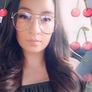 Meet your Posher, Roxana